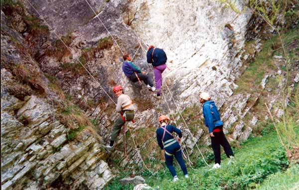 Open air cliff training Entrainement de plein air en falaise